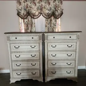 B743-46 Ashley Furniture Set Of 2 Realyn 5 Drawer Chests
