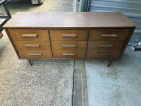 Bassett 105-21-237 Young Ideas 9-drawer Dresser Mid-century Modern Mahogany