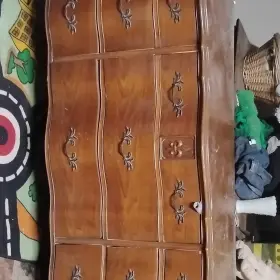211-72-237 Bassett Furniture Industries Inc. Fleur-de-lis Cherry 9-drawer Wood Dresser With Carvings