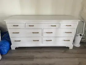 Drexel 108-122 18th Century Classics White 7-drawer Dresser Gold Drawer Handles