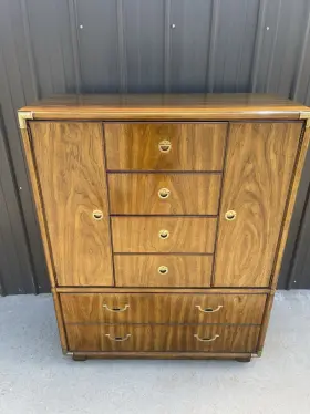 905-420-2 Drexel Vintage Accolade Collection Gentlemans Chest 905-420-2 Drexel Vintage Accolade Collection Gentlemans Chest