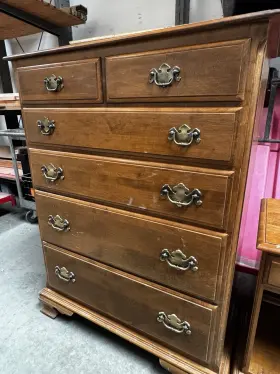 10-5304 Ethan Allen Heirloom Nutmeg Maple Dresser 10-5304 Ethan Allen Heirloom Nutmeg Maple Dresser