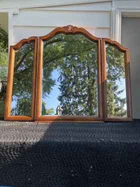 26-5220 Ethan Allen Beautiful Country French Tri-fold Mirror #26-5220 #236 Fruitwood