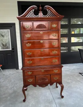 Stanley 02-93-r-1-62713 Open Home 8-drawer Wood Chest Of Drawers Medium Brown Brass Pulls