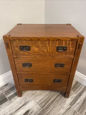 Stickley 89-613 Mission Oak 3 Drawer Chest Nightstand