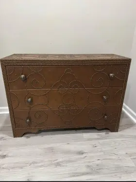 46931-770 Thomasville Furniture Eh Cassara Leather Custom Accent Chest